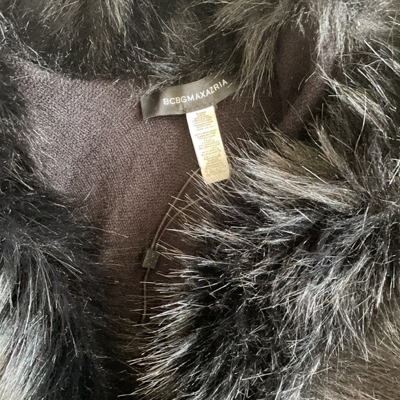 BCBG Fur collar wrap - Picture 2 of 5